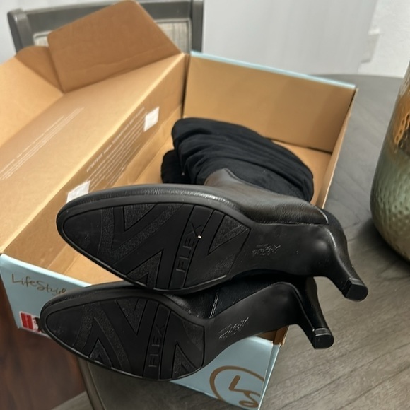 LIFESTRIDE GLORY WOMEN’S TALL FASHION BOOT (WIDE CALF) - Picture 3 of 7